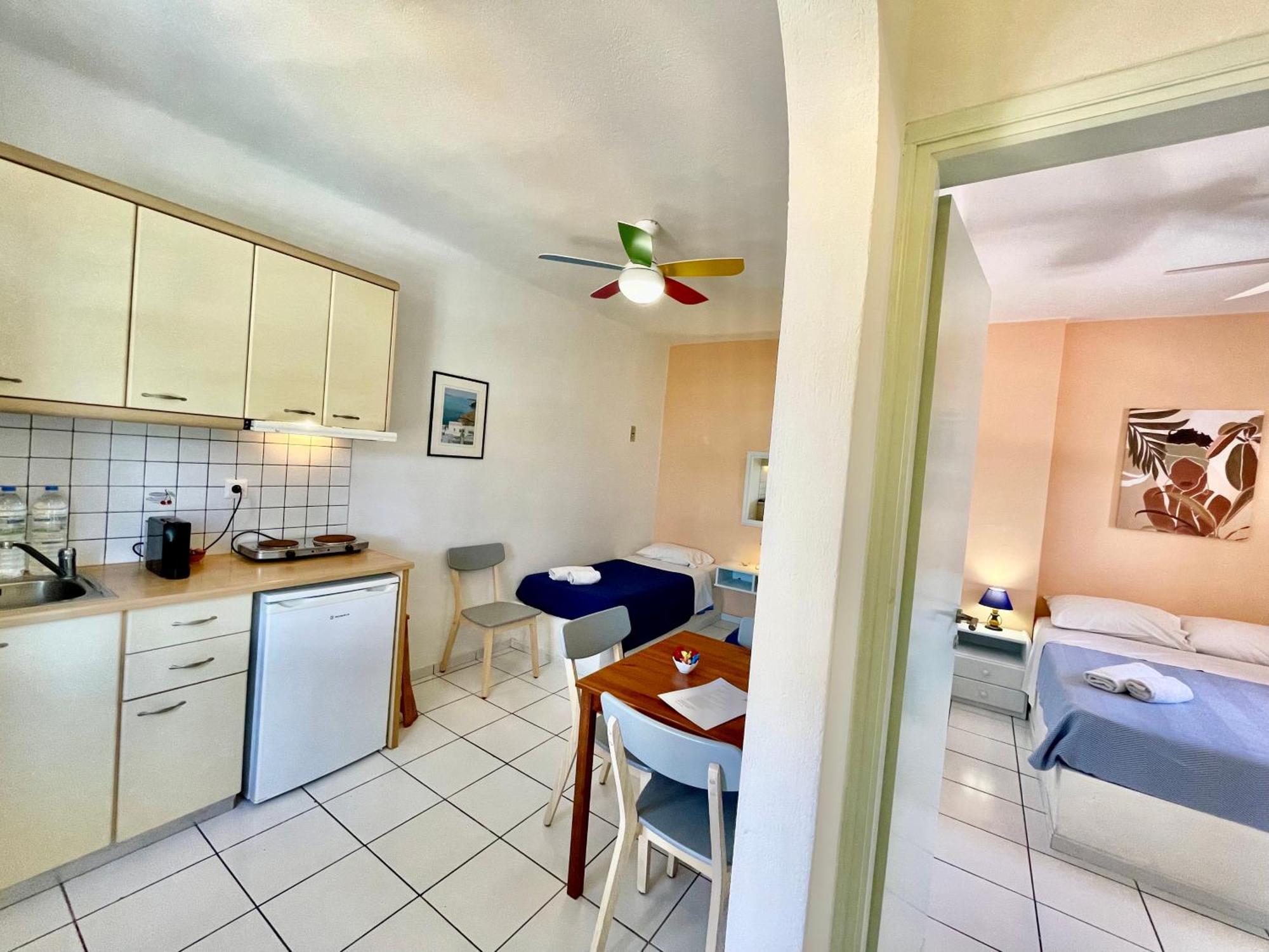 Asterias Mini Coastal Apartments Периволос Экстерьер фото