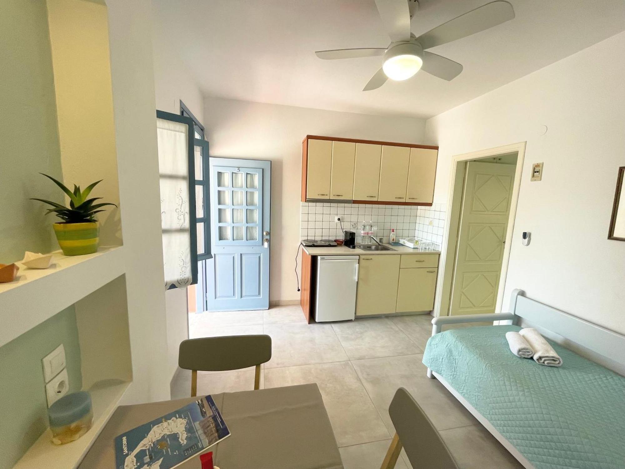 Asterias Mini Coastal Apartments Периволос Экстерьер фото